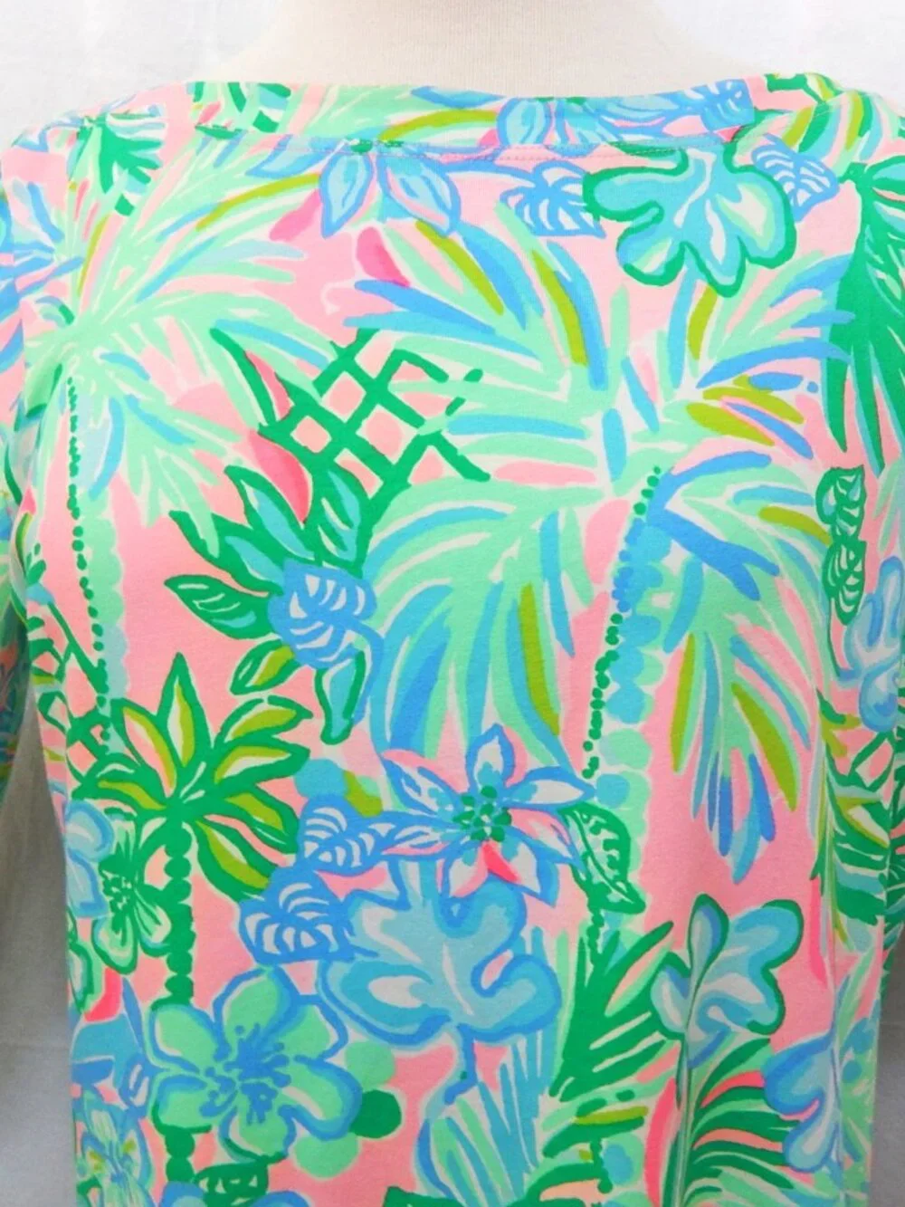 Colorful Lilly Pulitzer Top with Vibrant Hand-Painted Print - XL - Picture 5 of 6